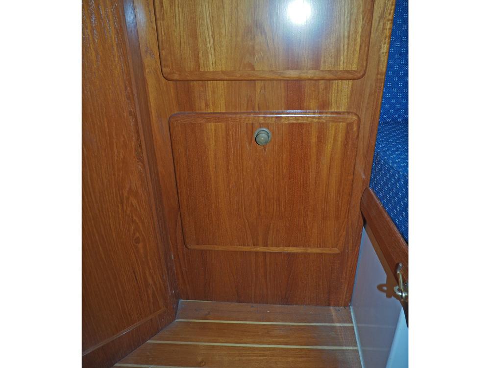 Saloon, Accommodation